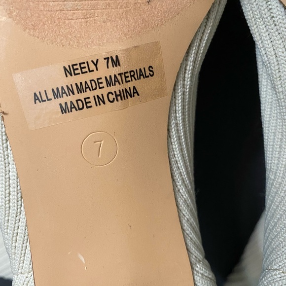 CUSHIONAIRE Women's Neely Stretch bootie +Memory Foam 7 WIDE IVORY - Picture 10 of 12